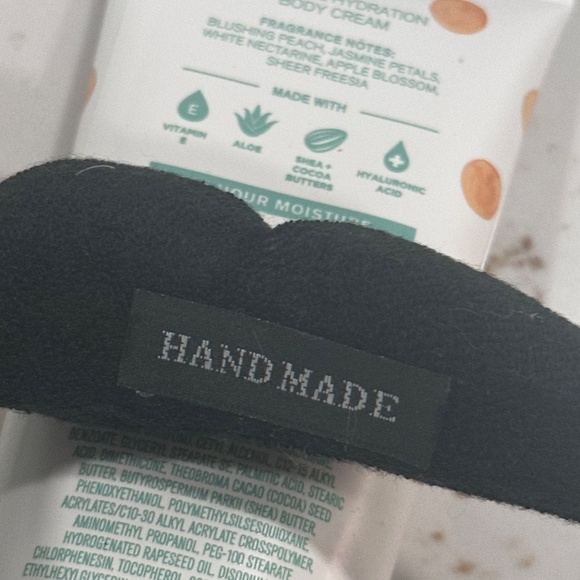 NEW PRETTY AS A PEACH BODY LOTION & HANDMADE HEADBAND FOR FACE WASHING/MAKEUP - Picture 2 of 3